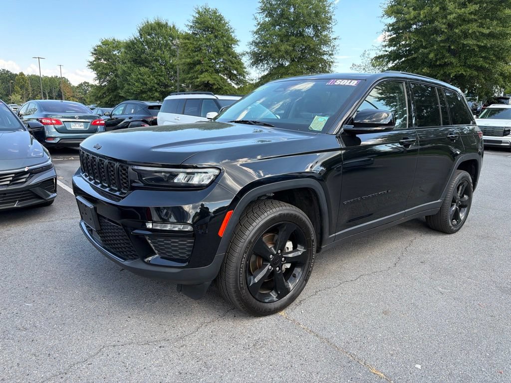 Used 2023 Jeep Grand Cherokee Limited w/ Black Appearance Package AWD/4WD image 2