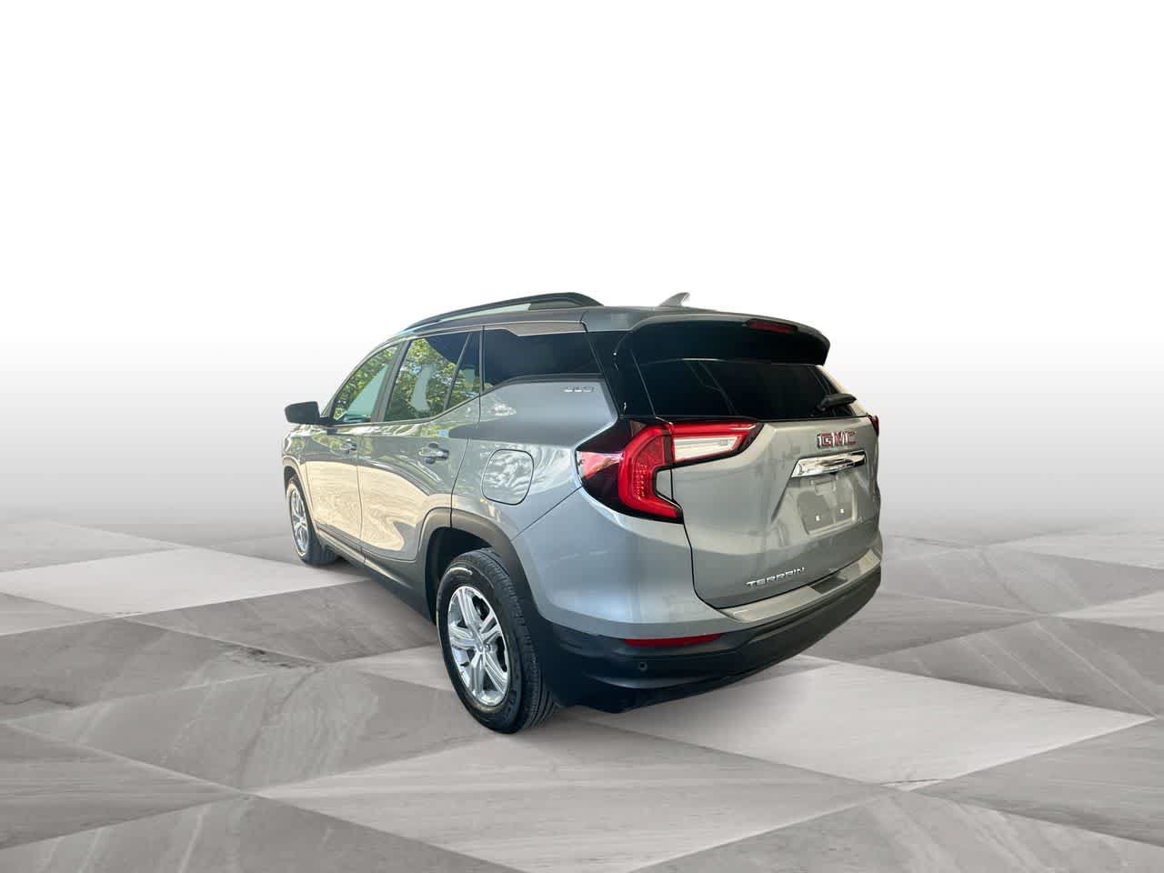 Used 2024 GMC Terrain SLE w/ Driver Convenience Package FWD image 6