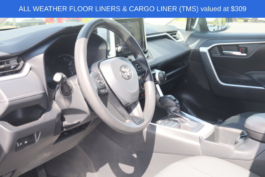 Used 2023 Toyota RAV4 XLE AWD/4WD image 4