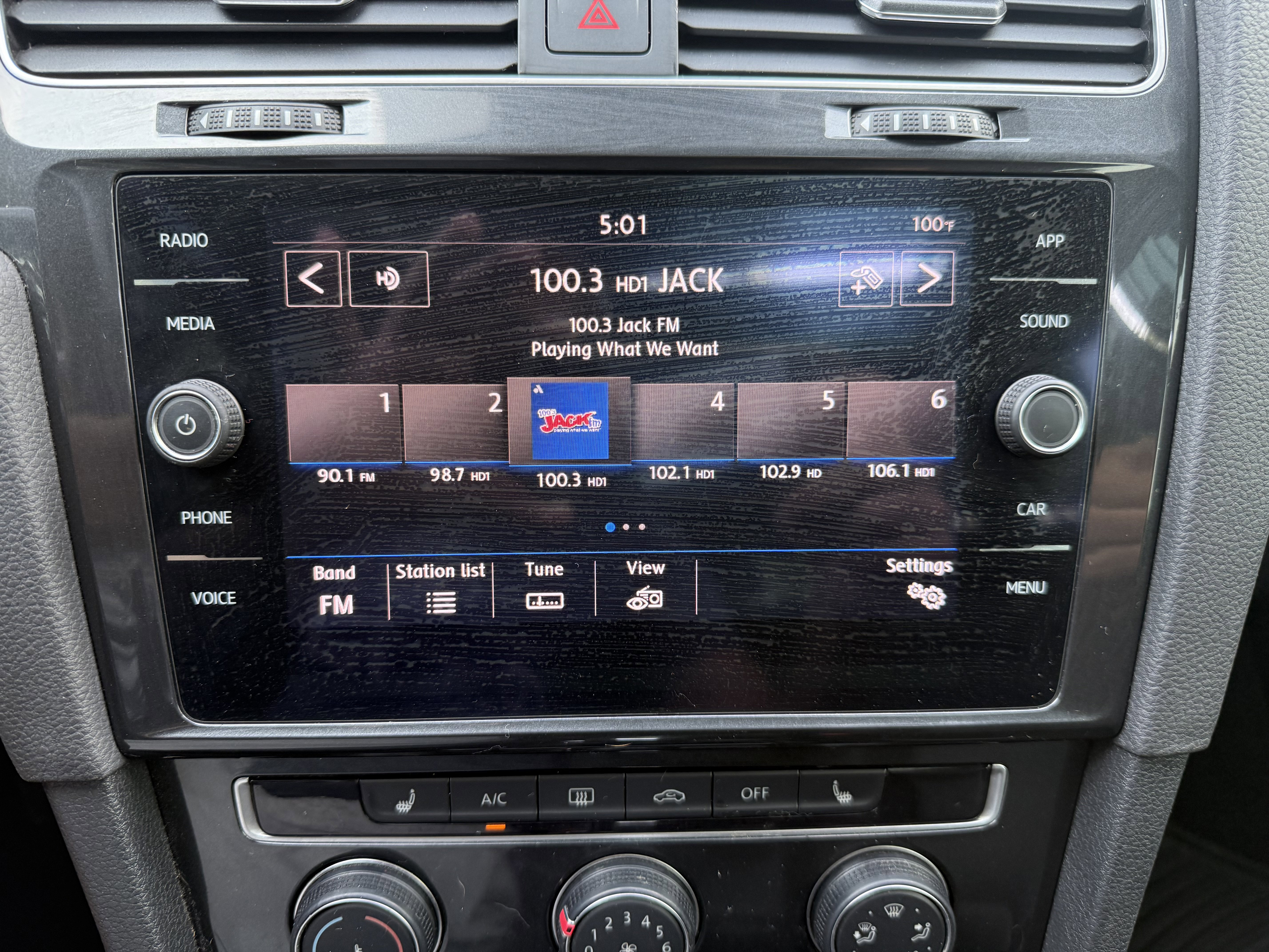 Used 2019 Volkswagen Golf SE image 35