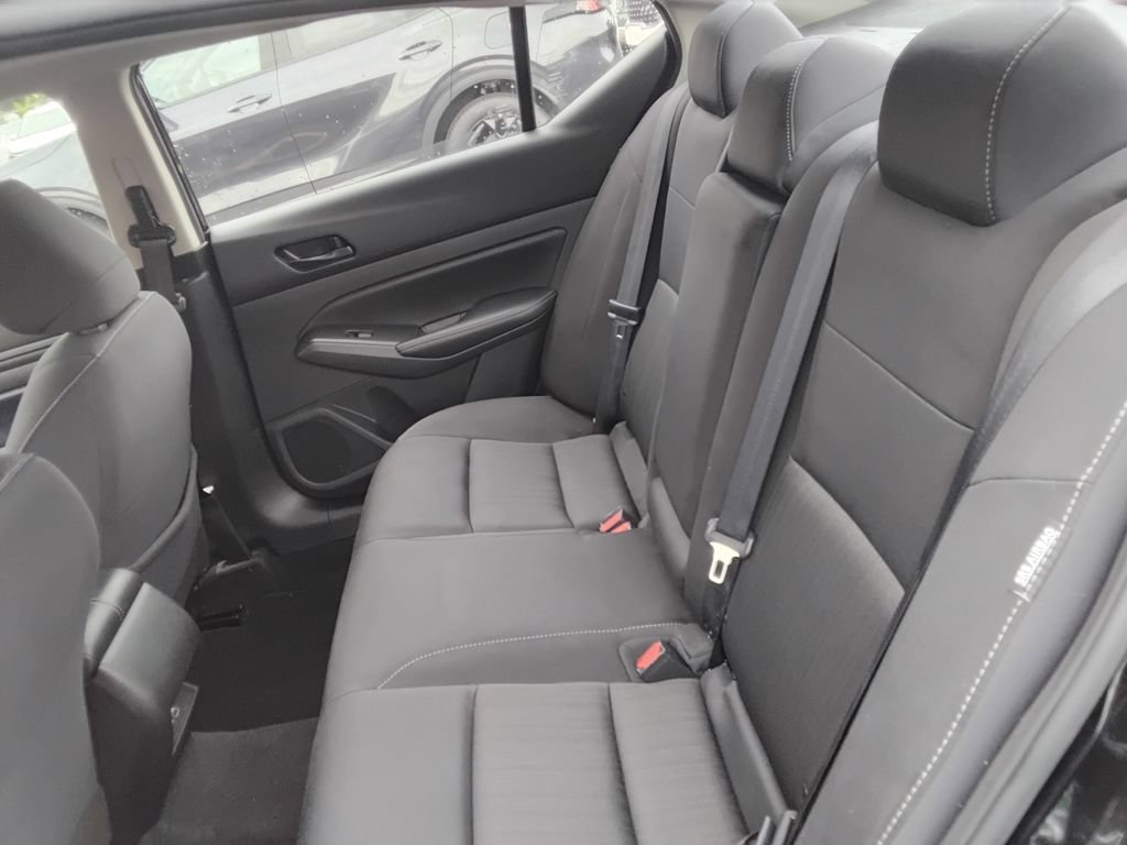 Used 2024 Nissan Altima 2.5 SV FWD image 8