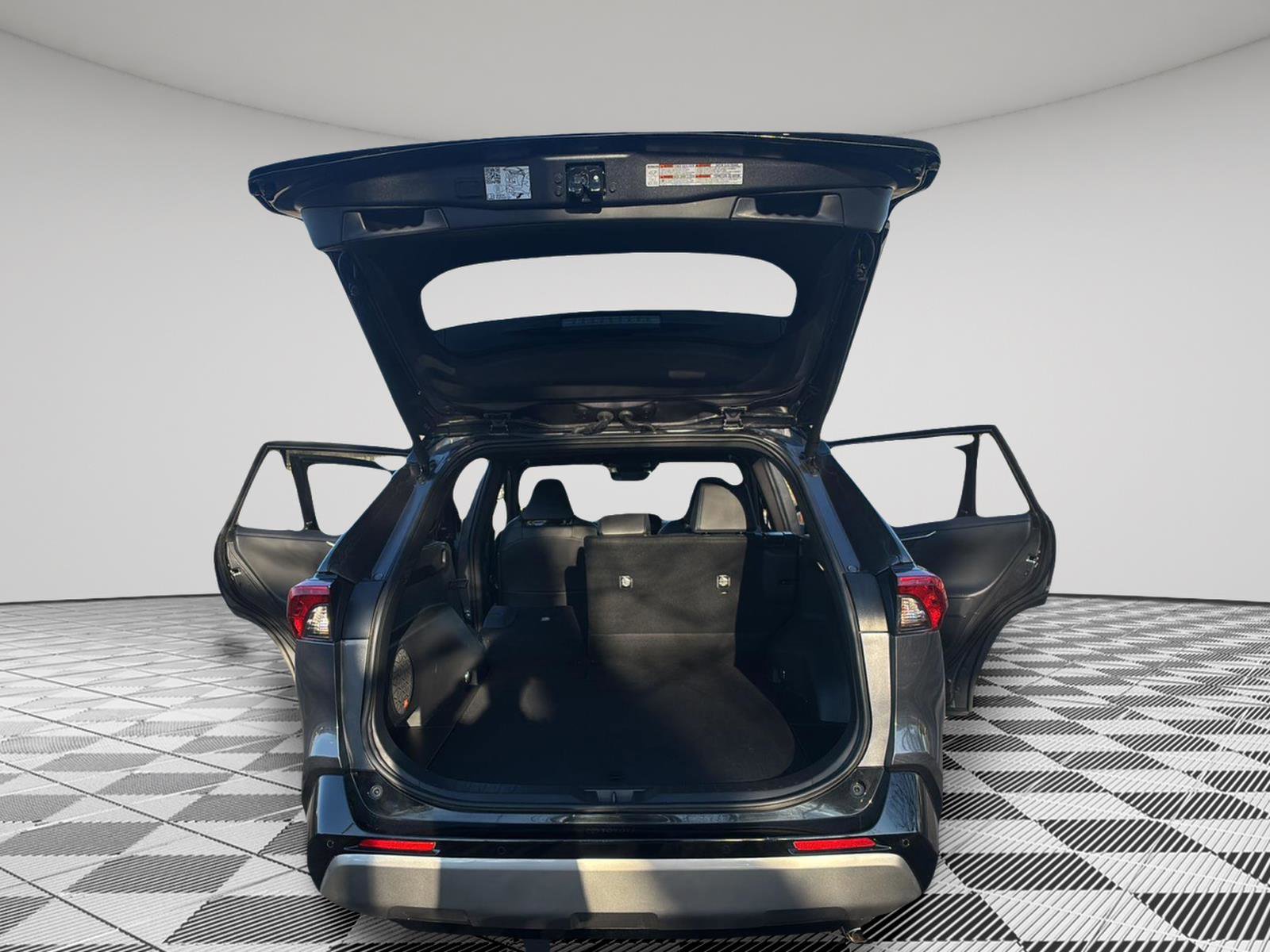 Used 2025 Toyota RAV4 XSE w/ Advanced Technology Package image 5