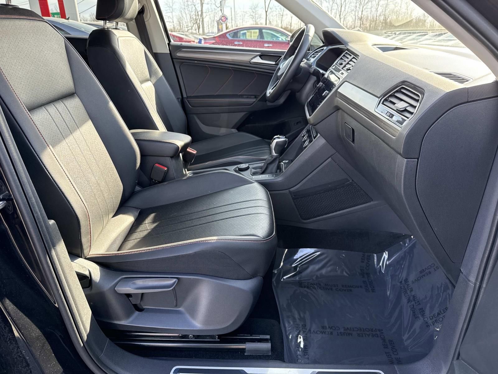 Used 2024 Volkswagen Tiguan SE image 25