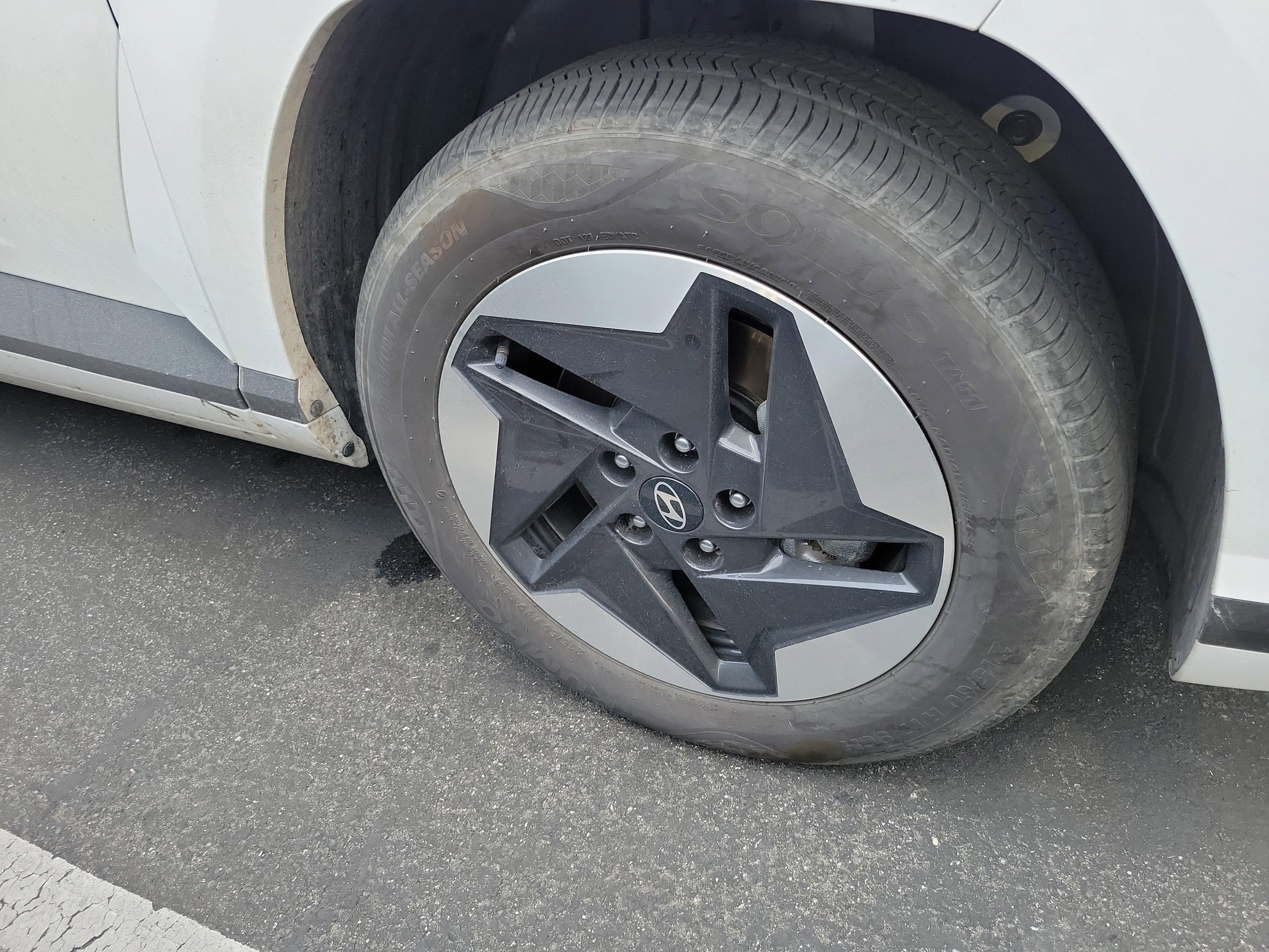 Used 2024 Hyundai Kona SEL FWD image 3