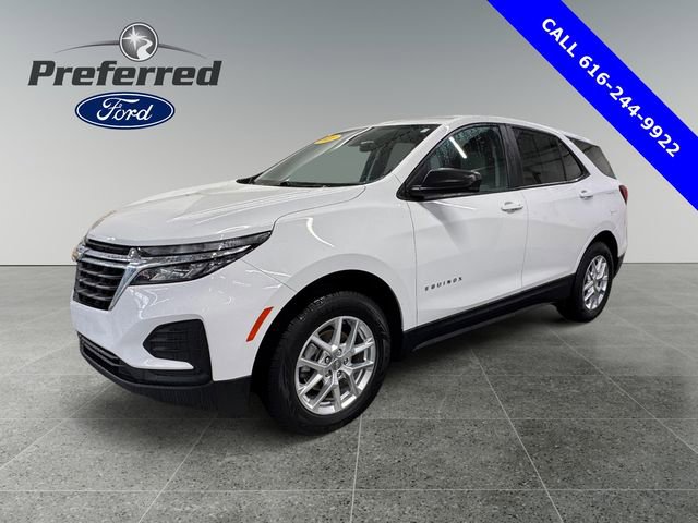 Used 2022 Chevrolet Equinox LS w/ LS Convenience Package image 2