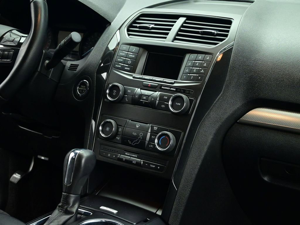Used 2019 Ford Explorer XLT image 69