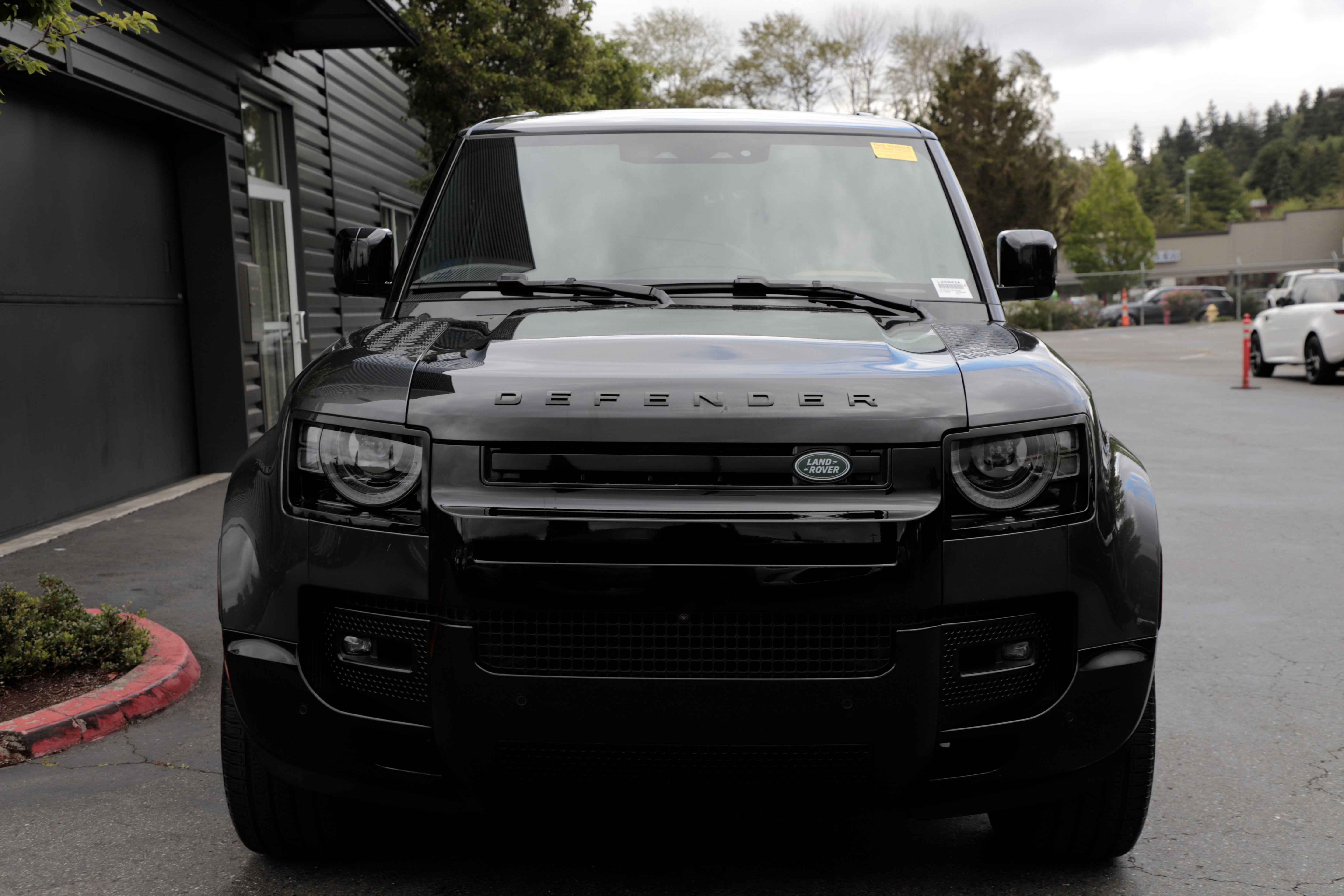Certified 2025 Land Rover Defender 110 X AWD/4WD image 4