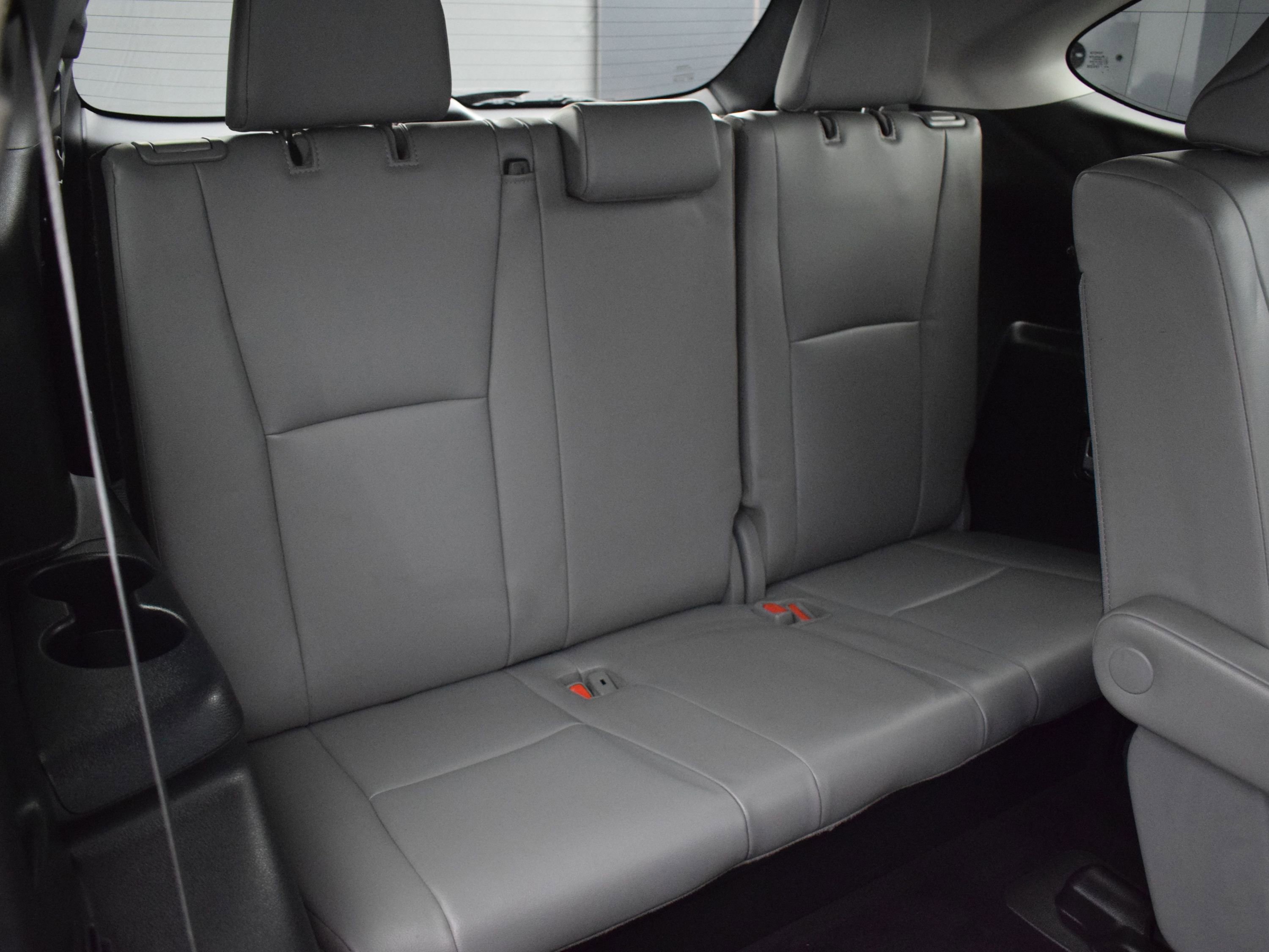 Used 2022 Toyota Highlander XLE AWD/4WD image 12