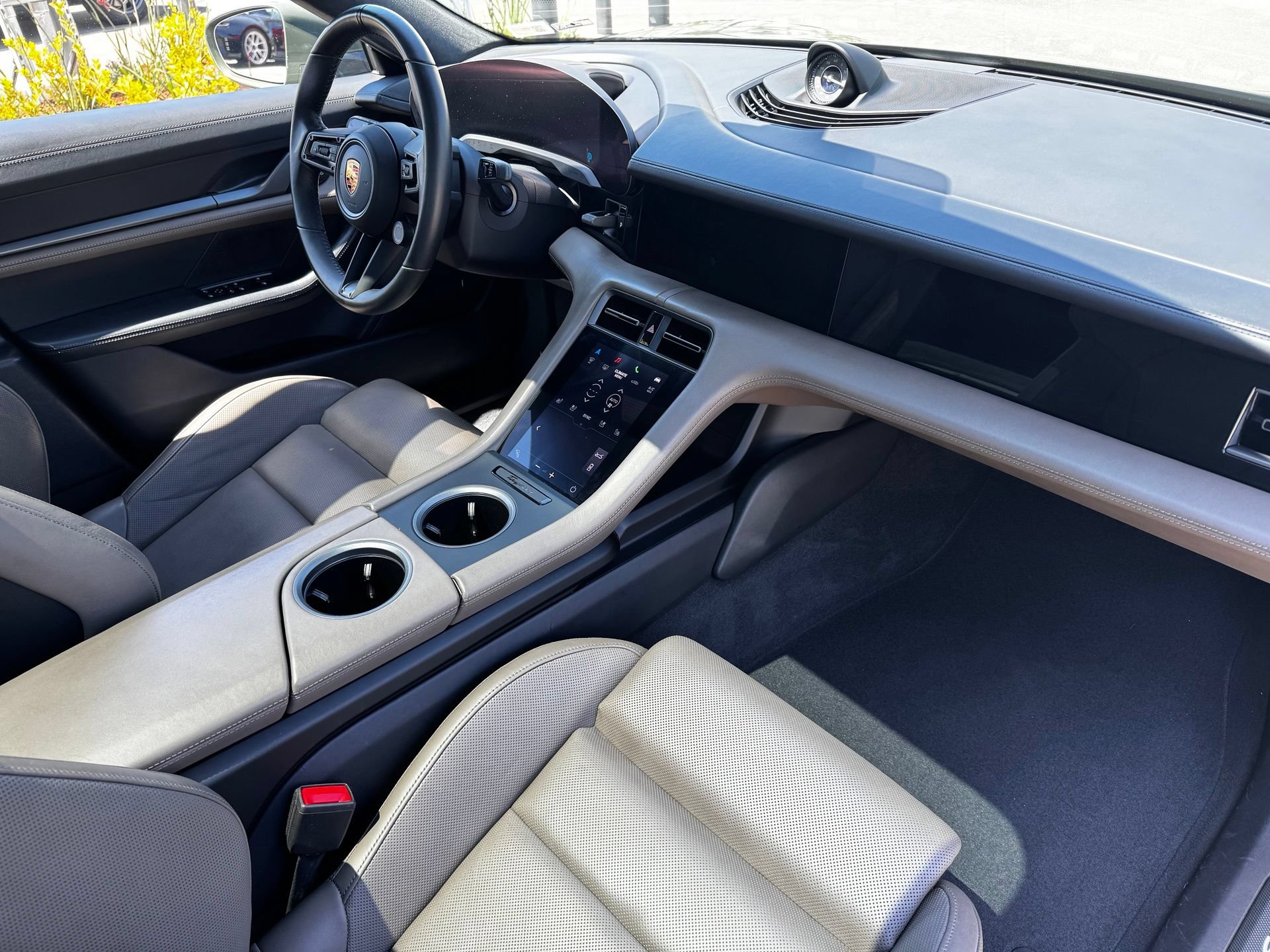 Certified 2022 Porsche Taycan Turbo S w/ Premium Package AWD/4WD image 30