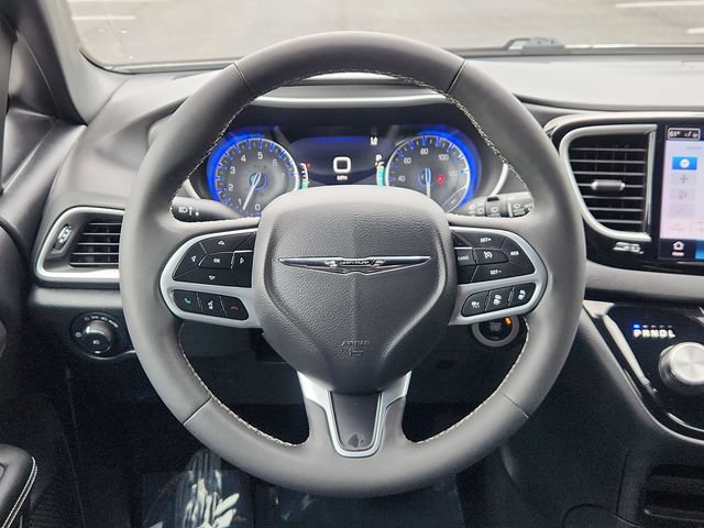 Used 2025 Chrysler Pacifica Select FWD image 38