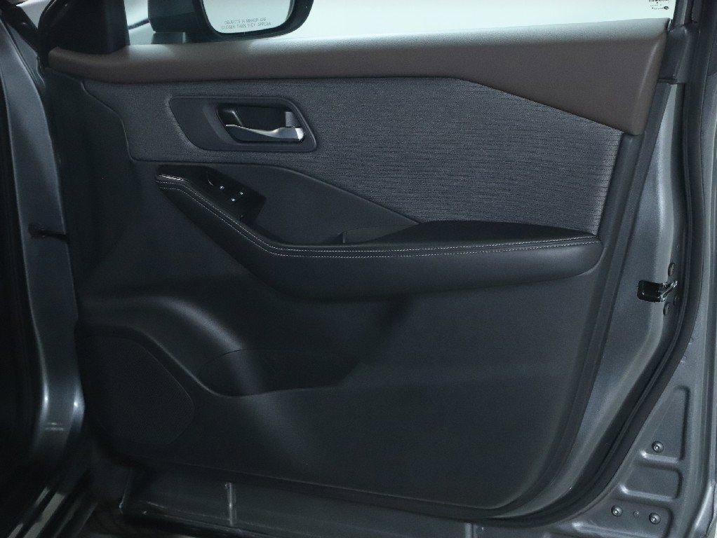 Used 2023 Nissan Rogue SV image 31