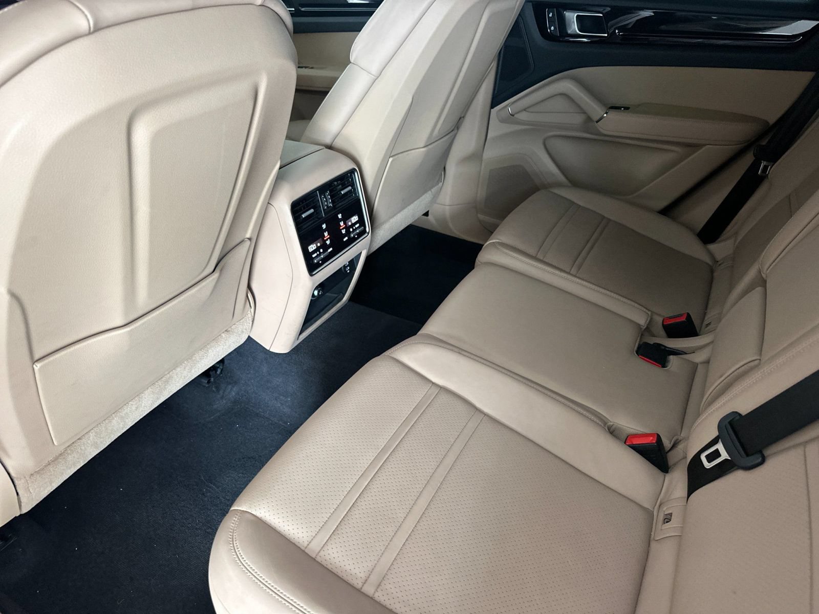 Certified 2023 Porsche Cayenne AWD/4WD image 13