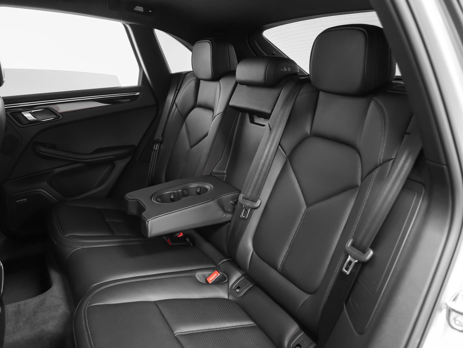 New 2026 Porsche Macan AWD/4WD image 38