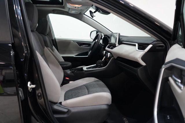 Used 2021 Toyota RAV4 XLE w/ Convenience Package image 38