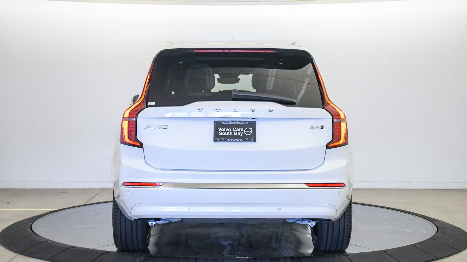 Used 2026 Volvo XC90 B6 Plus w/ Protection Package Premier AWD/4WD image 3