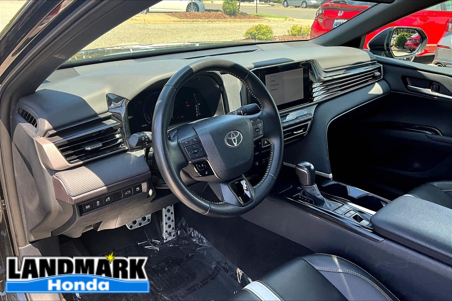 Used 2025 Toyota Camry SE FWD image 13