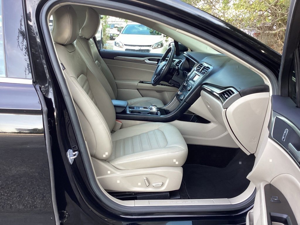 Used 2017 Ford Fusion SE image 28