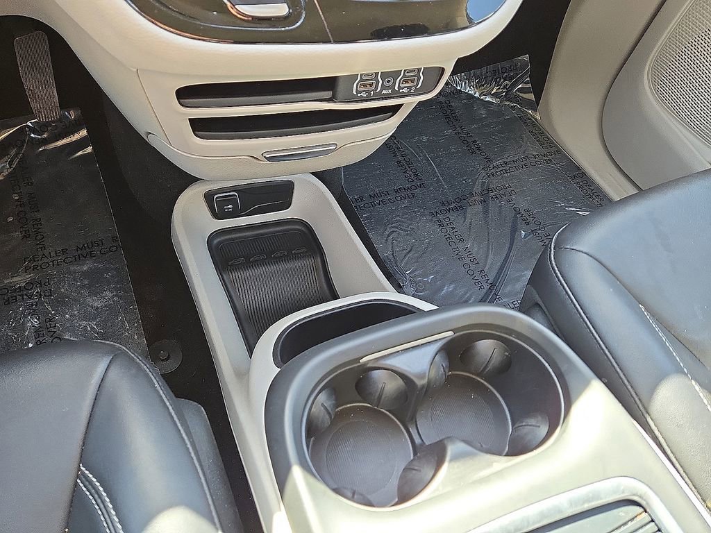 Used 2024 Chrysler Pacifica Select image 31