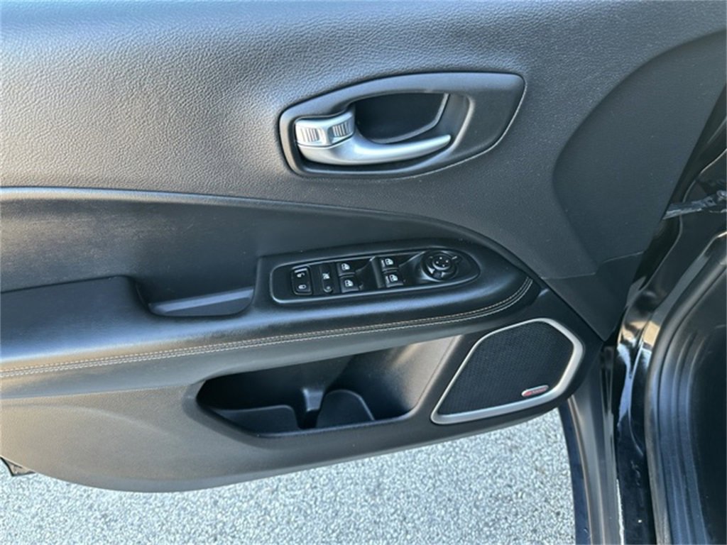 Used 2018 Jeep Compass Latitude w/ Safe & Security Group image 22