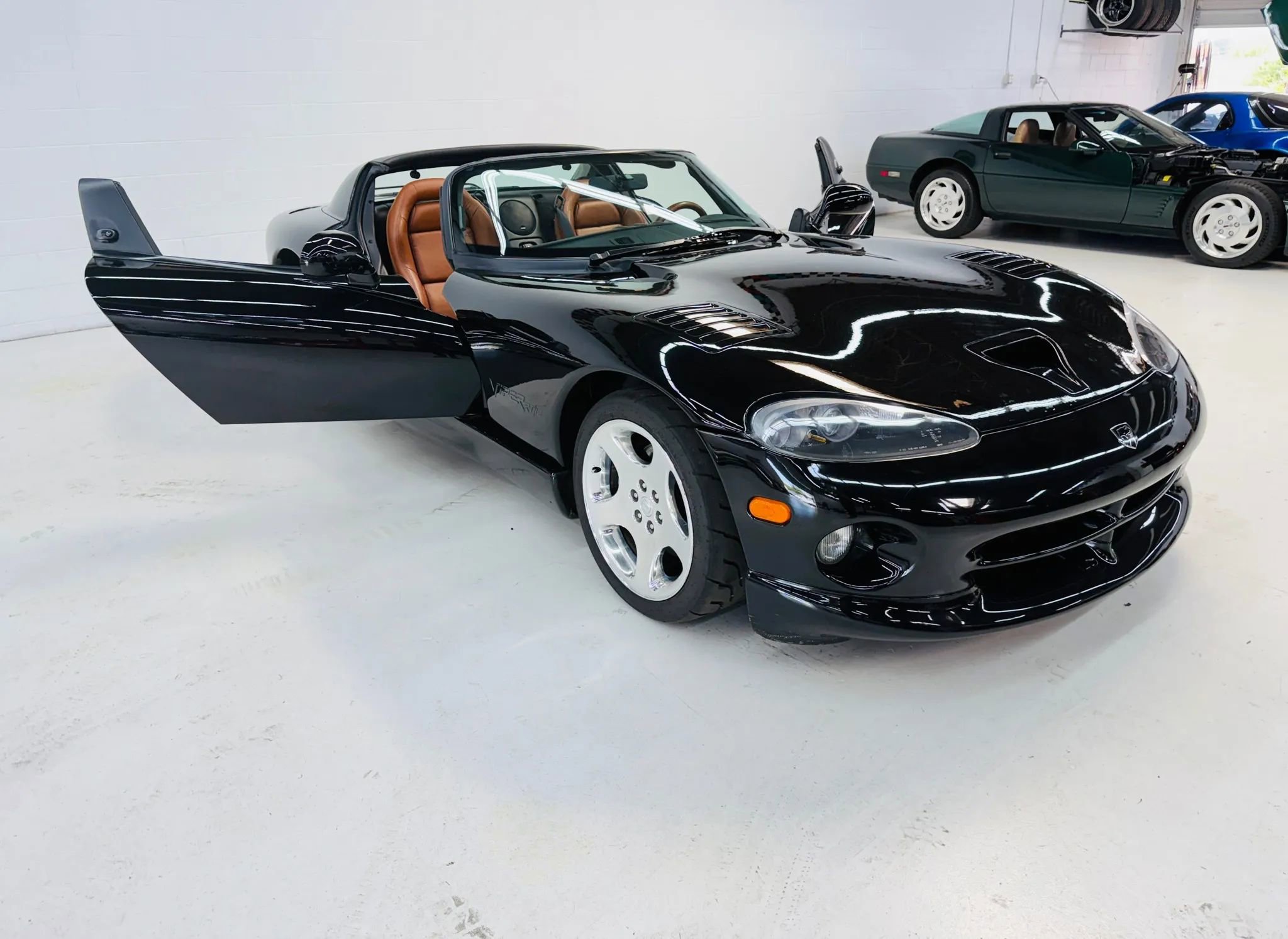 Used 2000 Dodge Viper RT/10 image 18