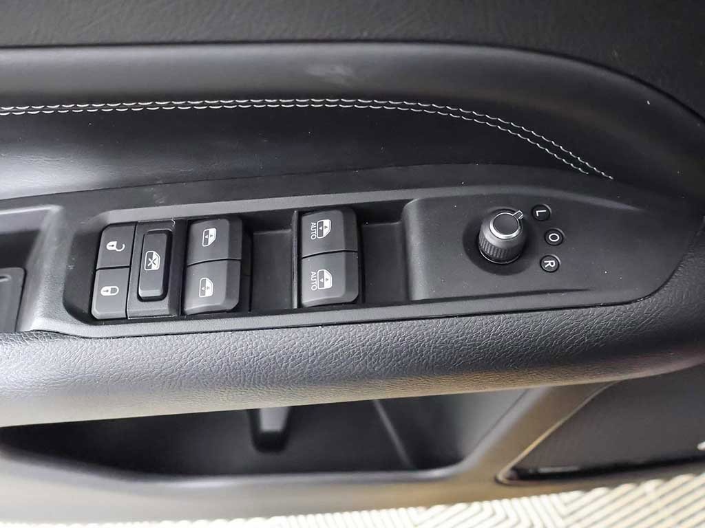 Used 2022 Jeep Compass Altitude w/ Sun and Sound Group image 36