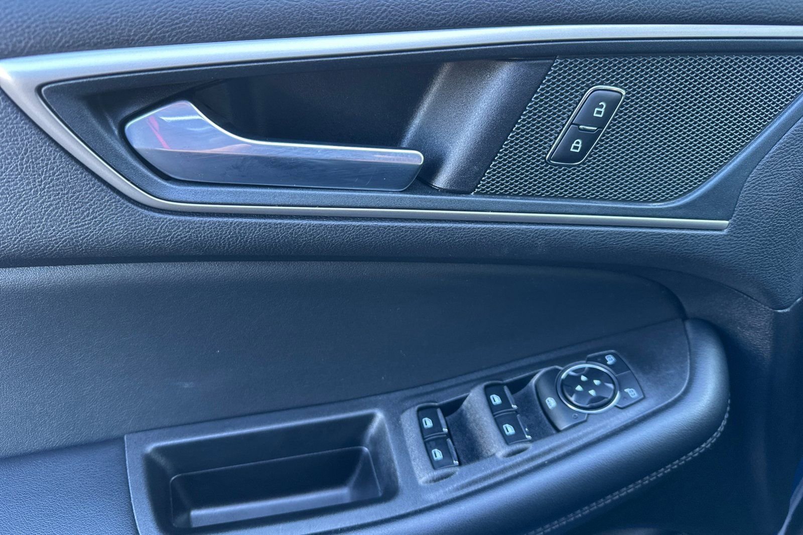 Used 2024 Ford Edge SEL image 12