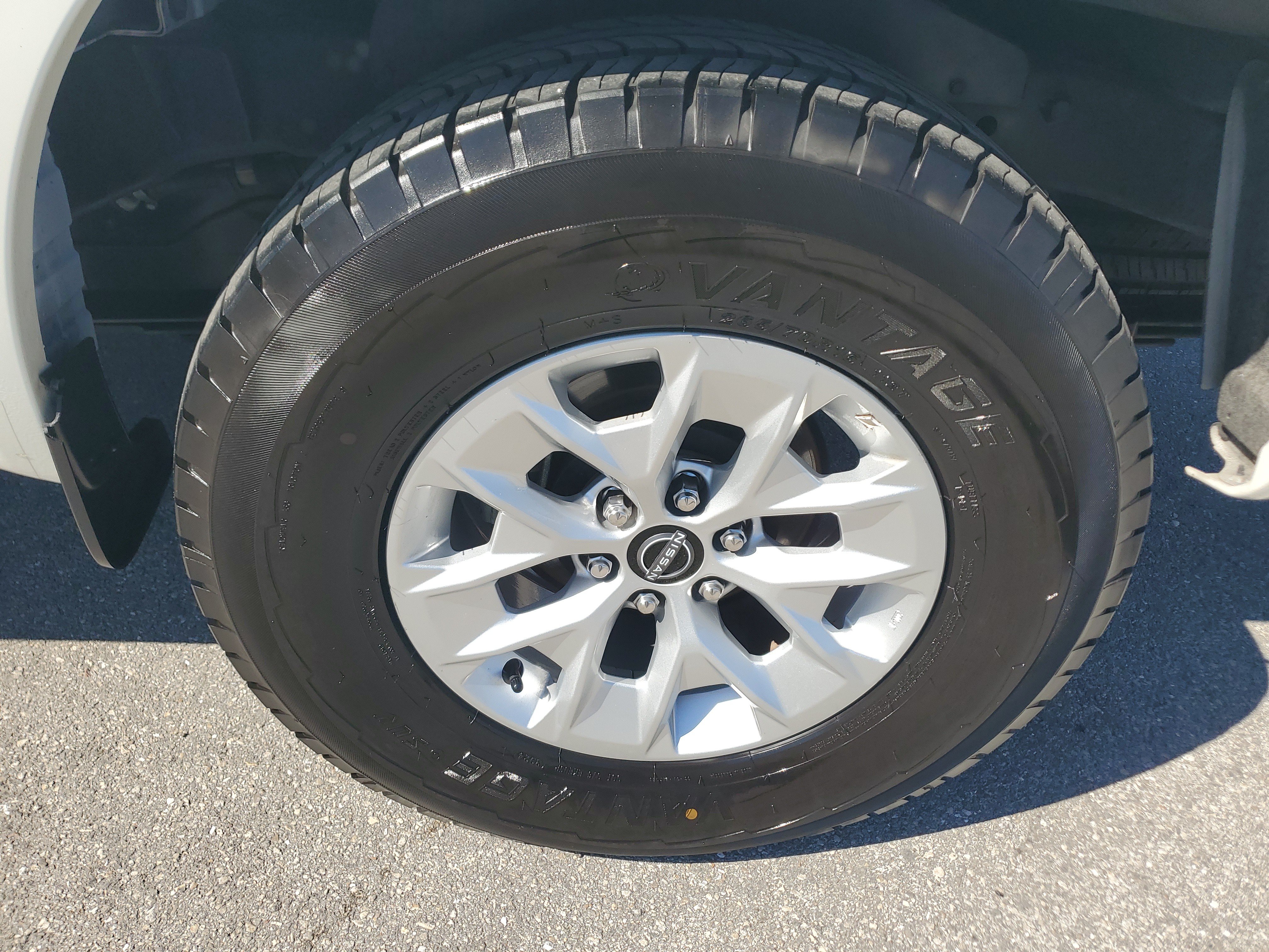 Certified 2024 Nissan Frontier SV RWD image 28