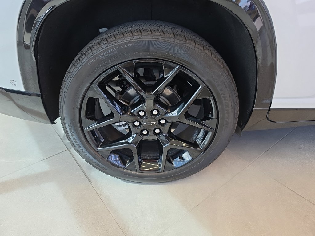 Used 2025 Chevrolet Traverse RS w/ LPO, Floor Liner Package FWD image 69