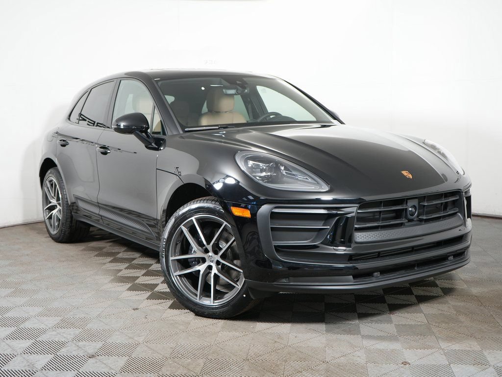 Certified 2026 Porsche Macan AWD/4WD image 9
