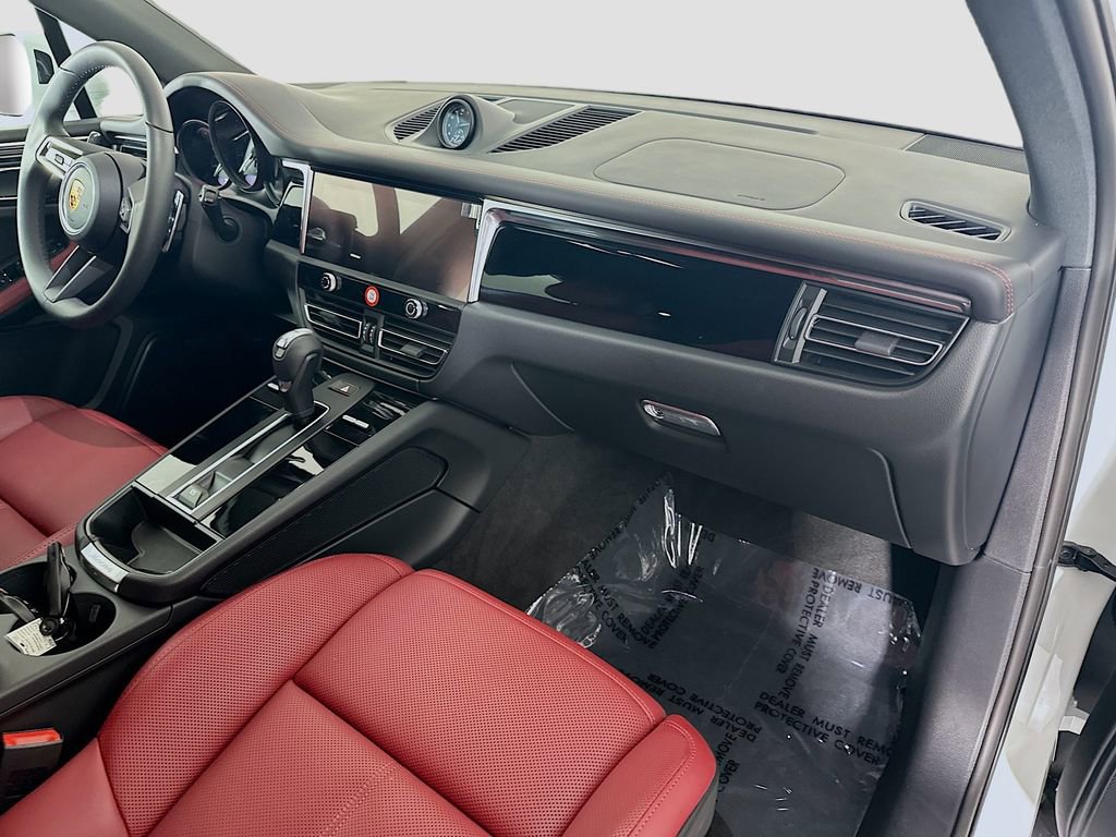 Certified 2026 Porsche Macan image 30