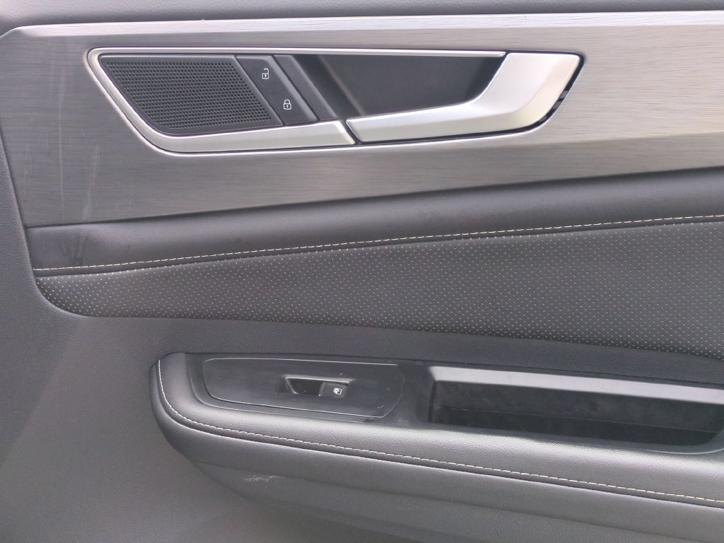Used 2025 Volkswagen Atlas Cross Sport SE FWD image 33