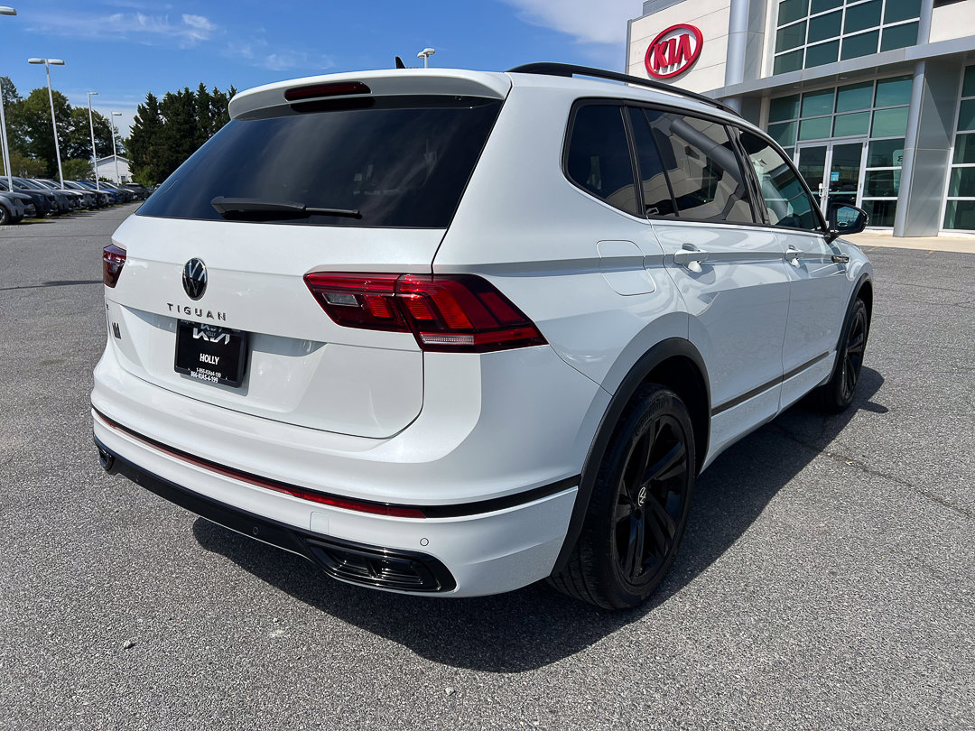 Used 2024 Volkswagen Tiguan SE R-Line FWD image 10
