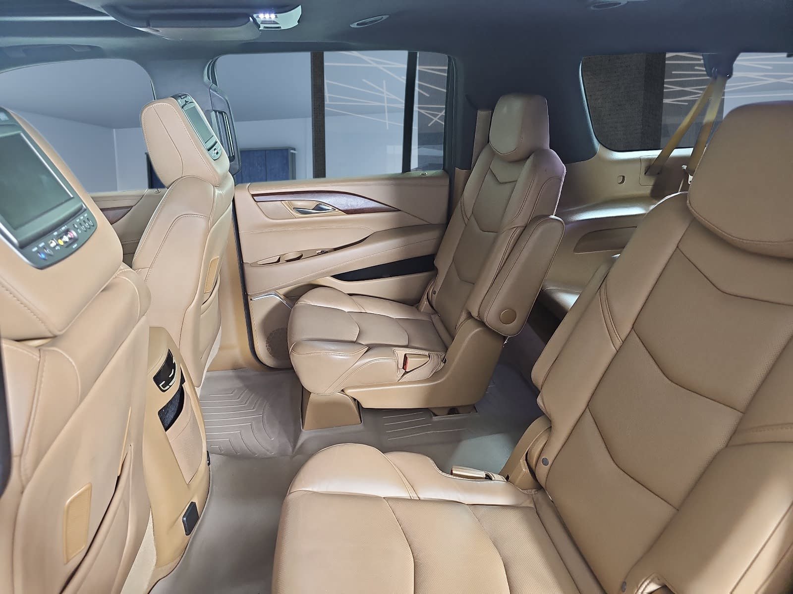 Used 2017 Cadillac Escalade ESV Platinum AWD/4WD image 10