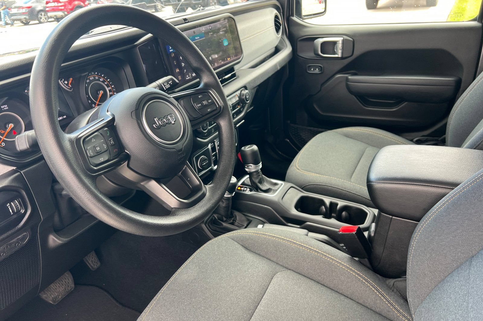 Used 2024 Jeep Gladiator Sport AWD/4WD image 7