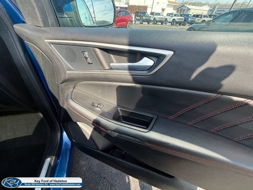 Used 2023 Ford Edge ST-Line w/ Cargo Accessory Package image 33