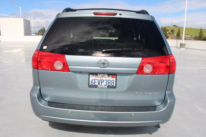 Used 2009 Toyota Sienna XLE image 4