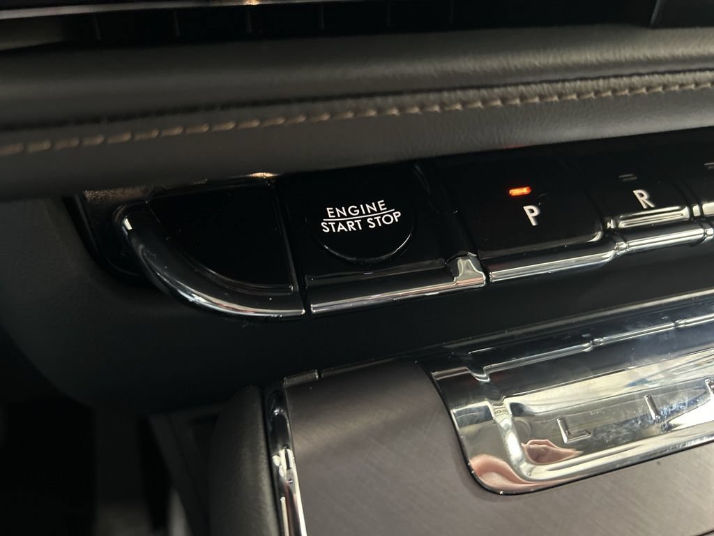 New 2026 Lincoln Aviator AWD w/ Jet Appearance Package image 17