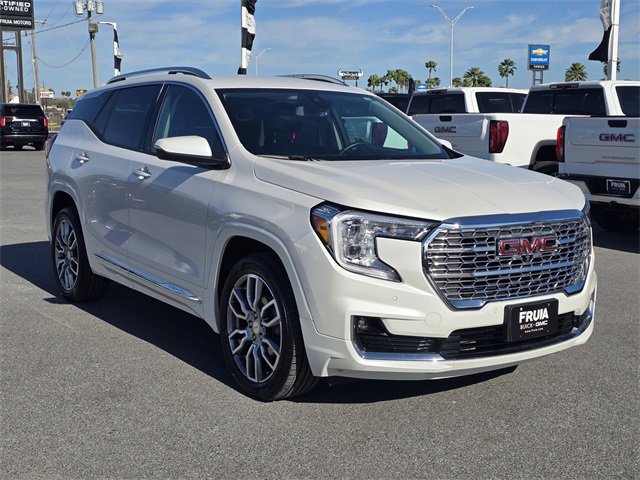Used 2023 GMC Terrain Denali w/ Denali Premium Package image 3