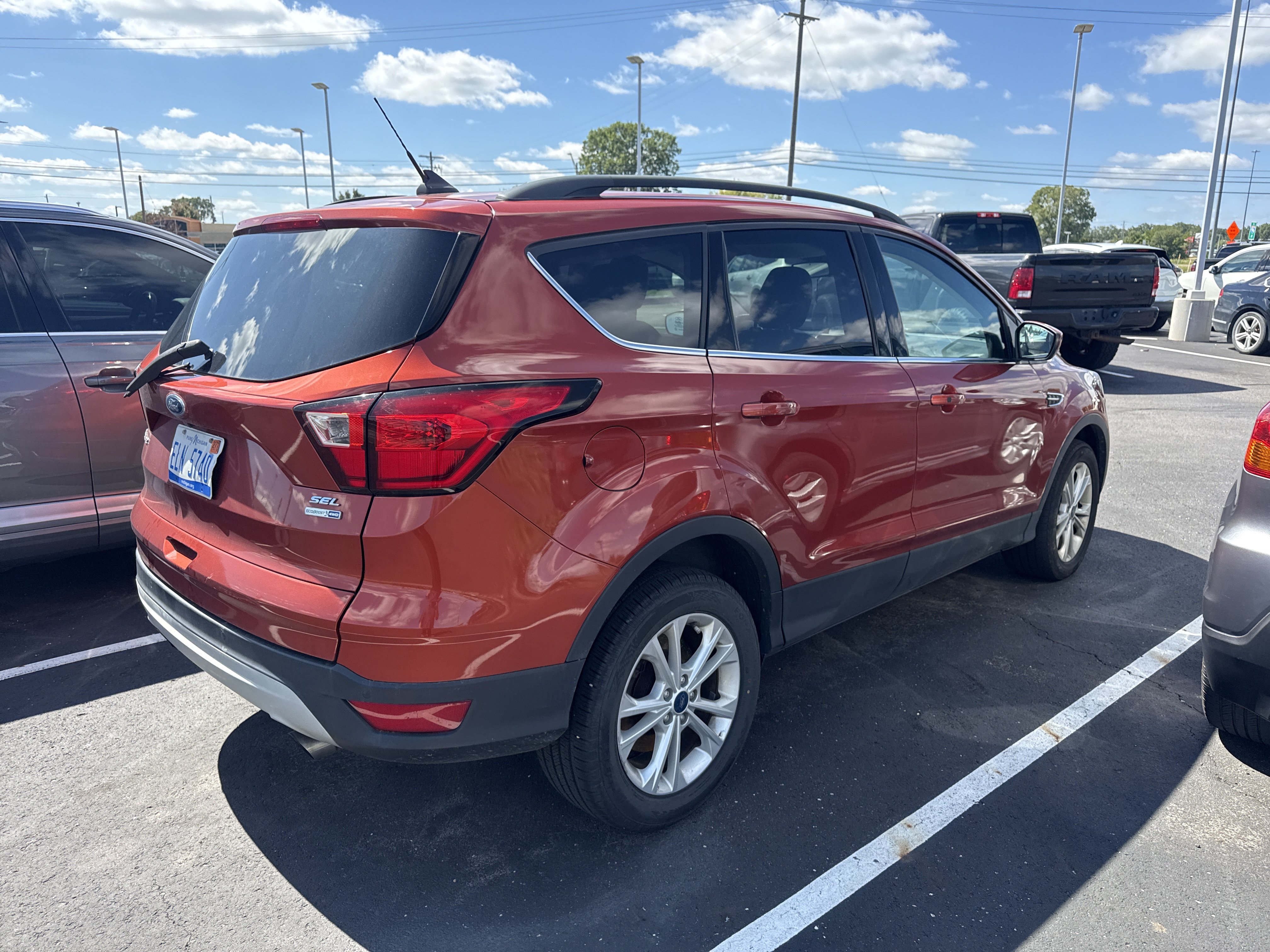 Used 2019 Ford Escape SEL w/ Ford Safe & Smart Package AWD/4WD image 3