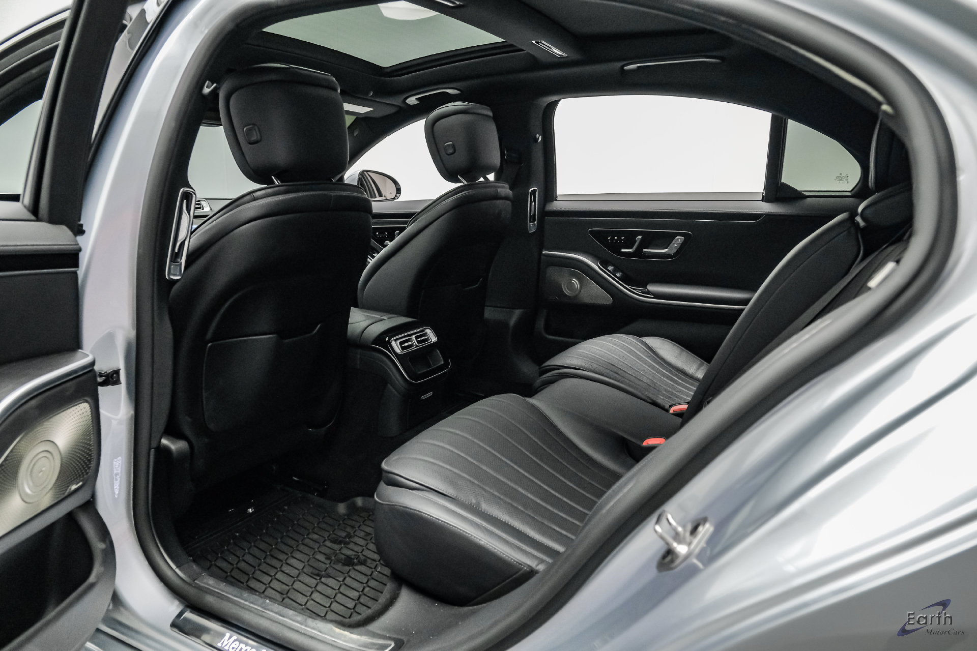Used 2022 Mercedes-Benz S 580 4MATIC Sedan w/ AMG Line Package image 86