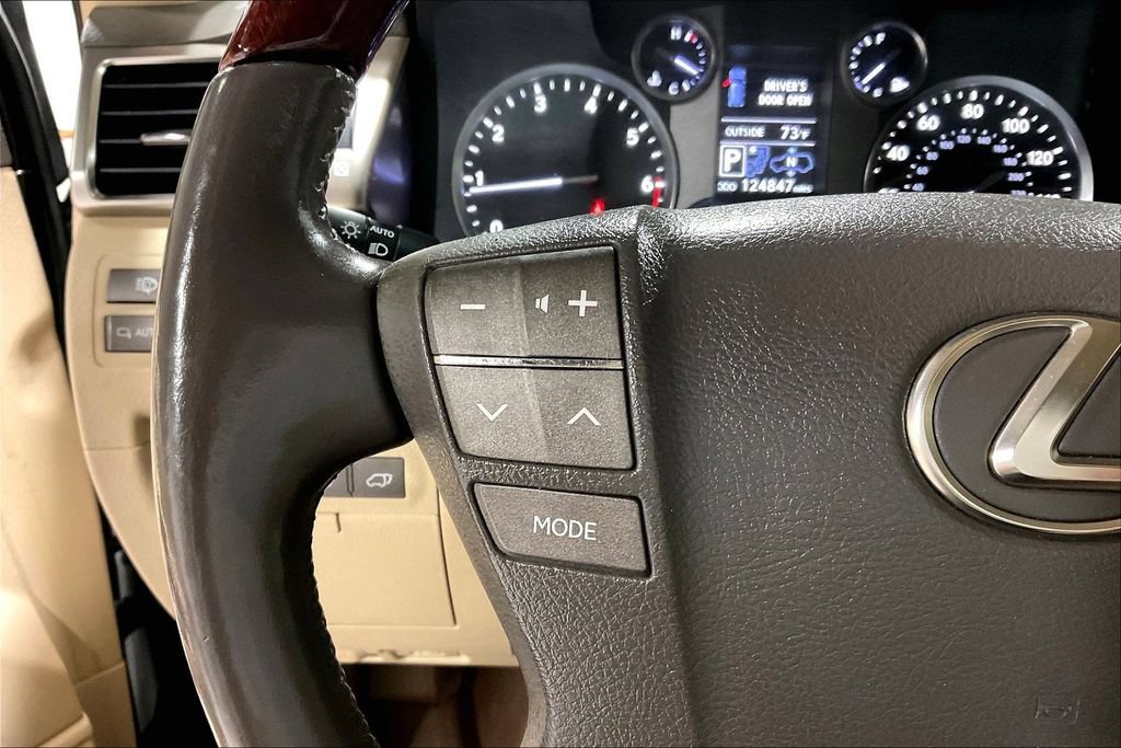 Used 2013 Lexus LX 570 4WD w/ Luxury Pkg image 25
