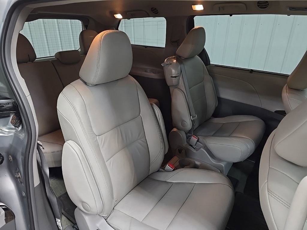 Used 2017 Toyota Sienna XLE w/ XLE Navigation Package image 17