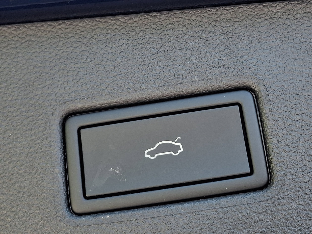 Certified 2024 Volkswagen Tiguan SE FWD image 30