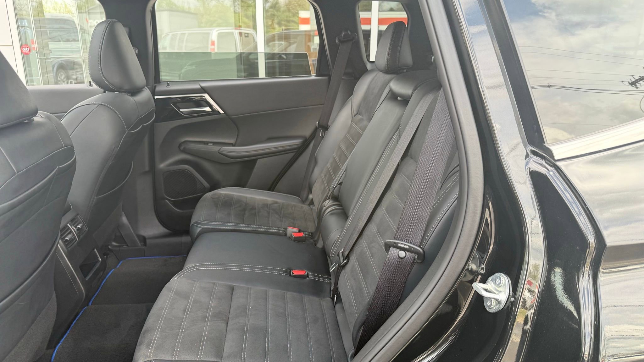 Used 2024 Mitsubishi Outlander SE image 34