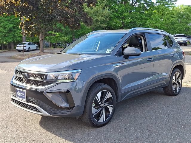 Certified 2024 Volkswagen Taos SE w/ Panoramic Sunroof Package AWD/4WD image 5