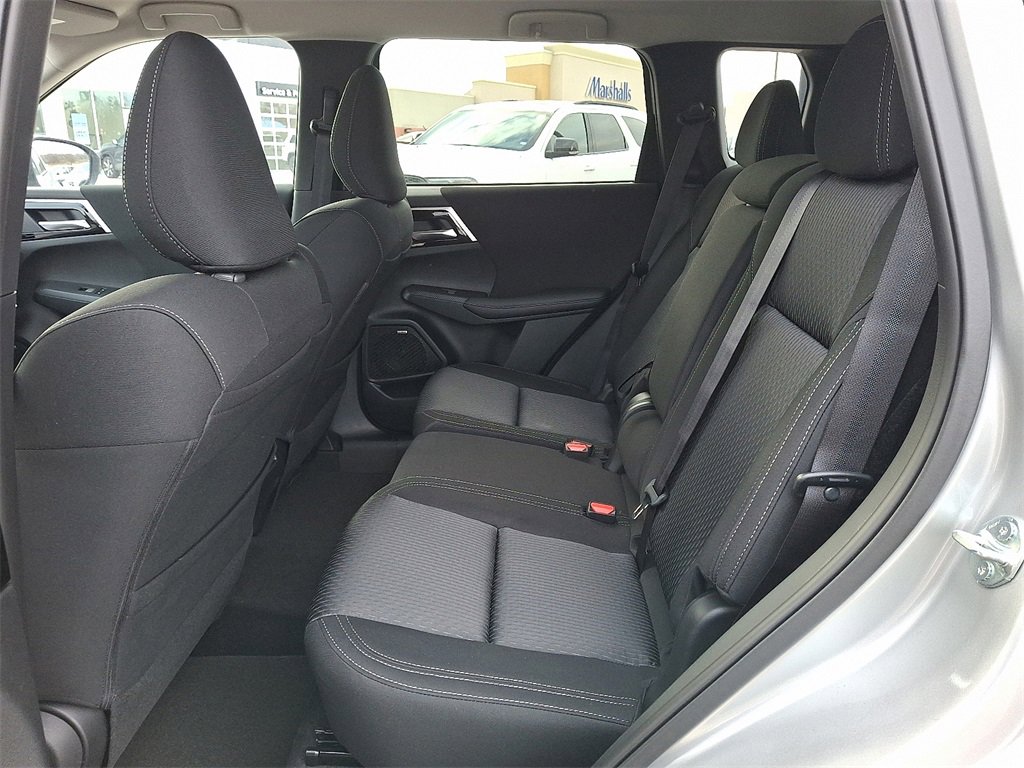 New 2026 Mitsubishi Outlander ES image 5