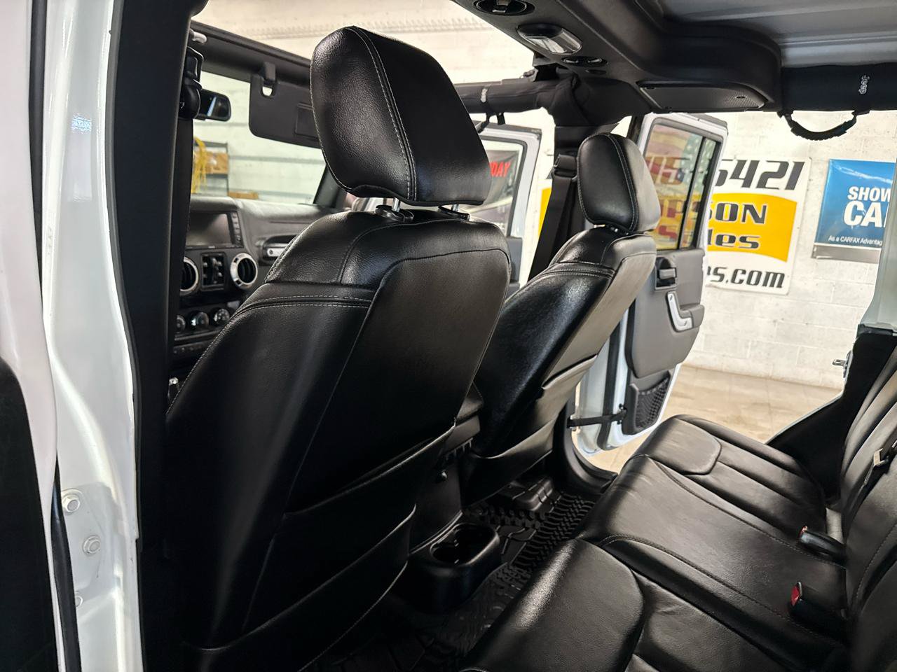 Used 2016 Jeep Wrangler Unlimited Rubicon AWD/4WD image 34