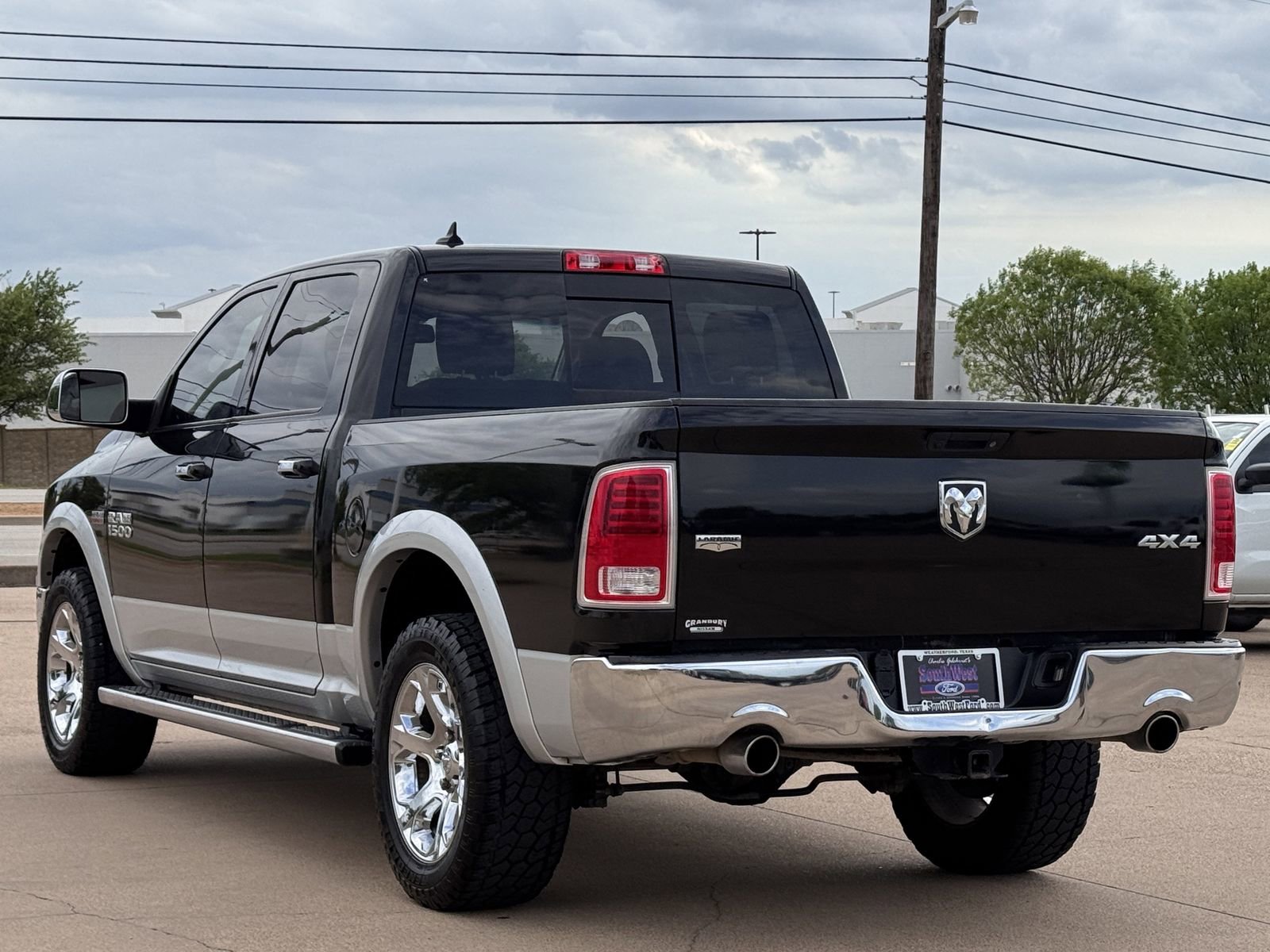 Used 2017 RAM 1500 Laramie w/ Convenience Group image 6