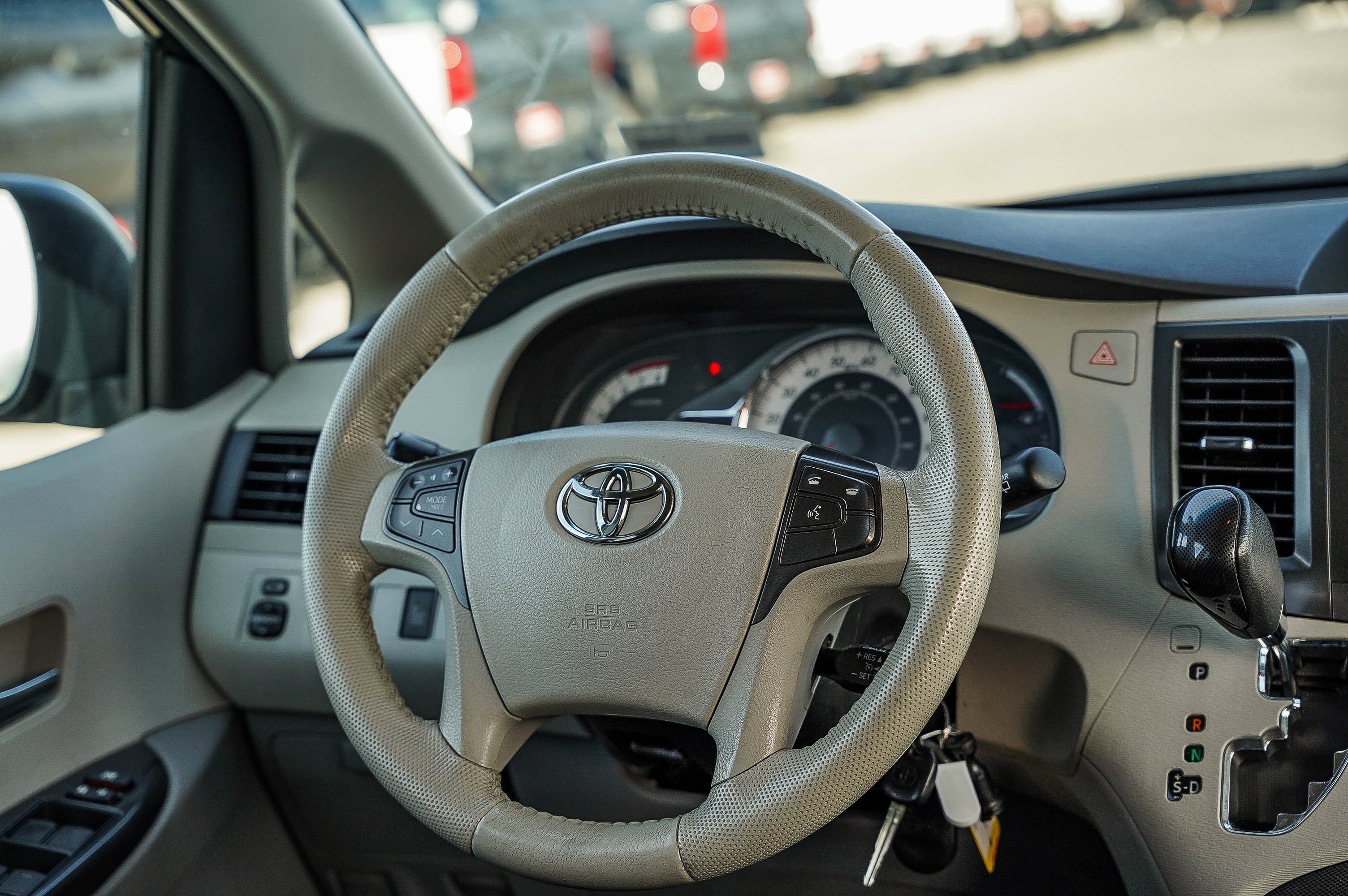 Used 2014 Toyota Sienna SE image 16