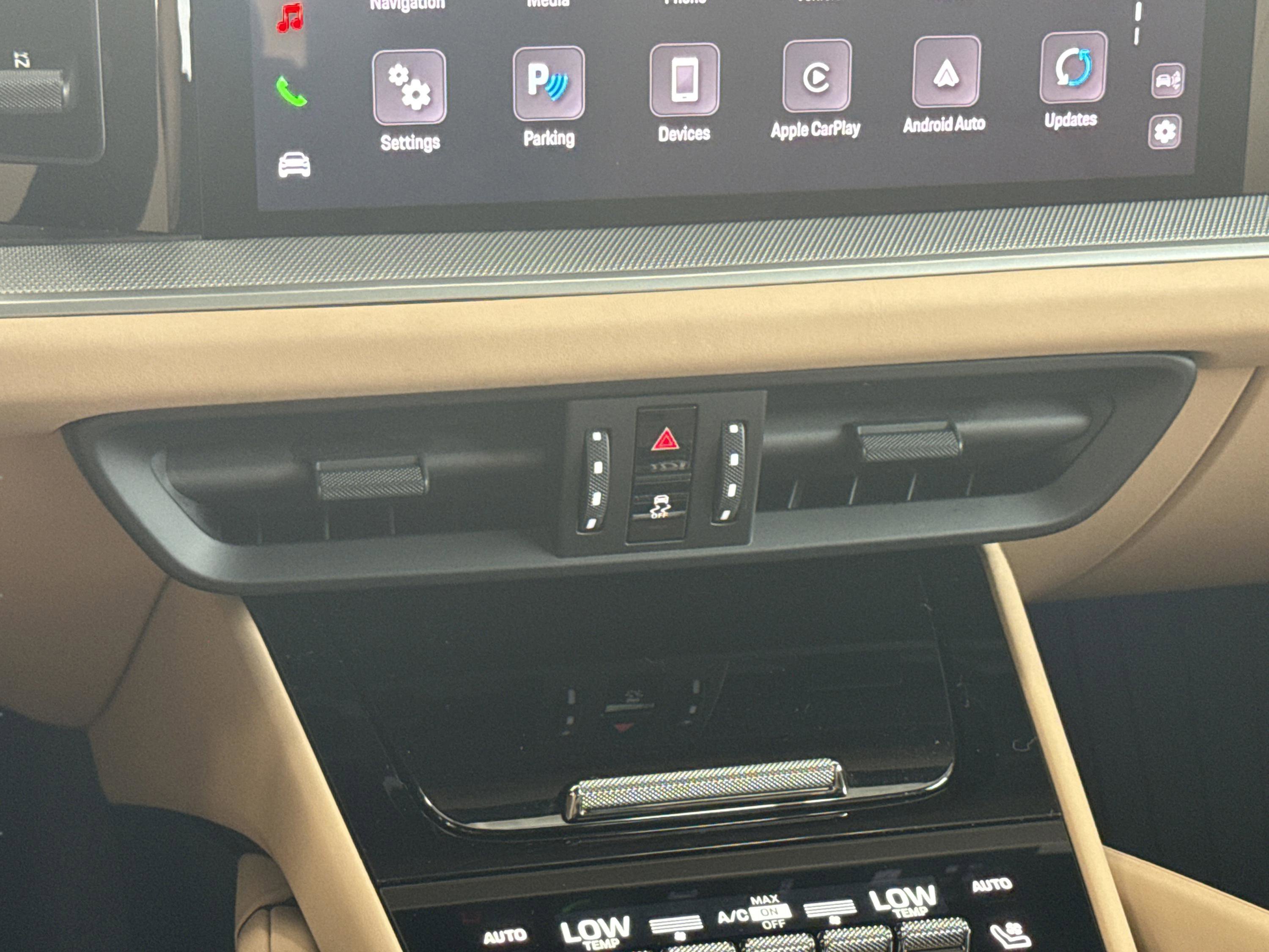 Used 2024 Porsche Cayenne image 47